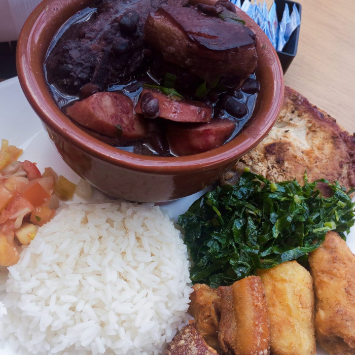 Feijoada Completa cosinha da chácara